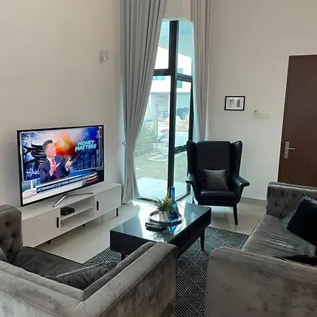 Five Bedrooms Residential Home With Free Wifi Sepang Exterior photo