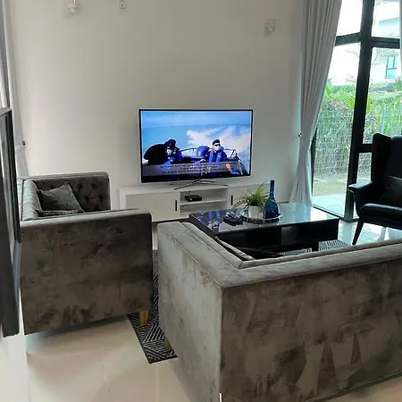 Five Bedrooms Residential Home With Free Wifi Sepang Exterior photo