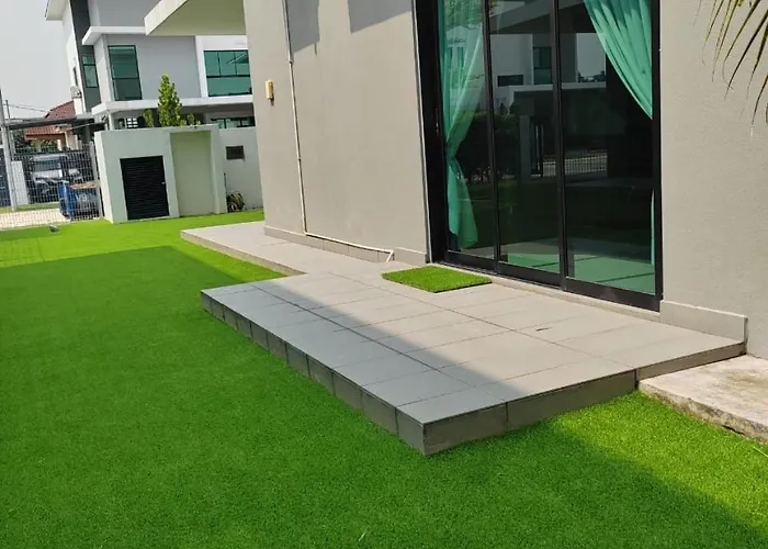 Five Bedrooms Residential Home With Free Wifi