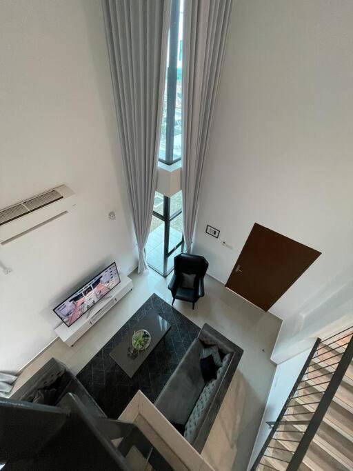 Five Bedrooms Residential With Free Wifi