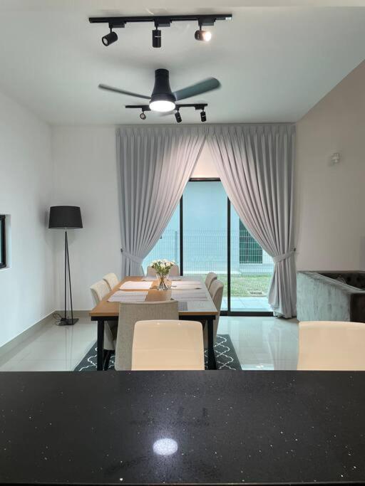 Five Bedrooms Residential With Free Wifi