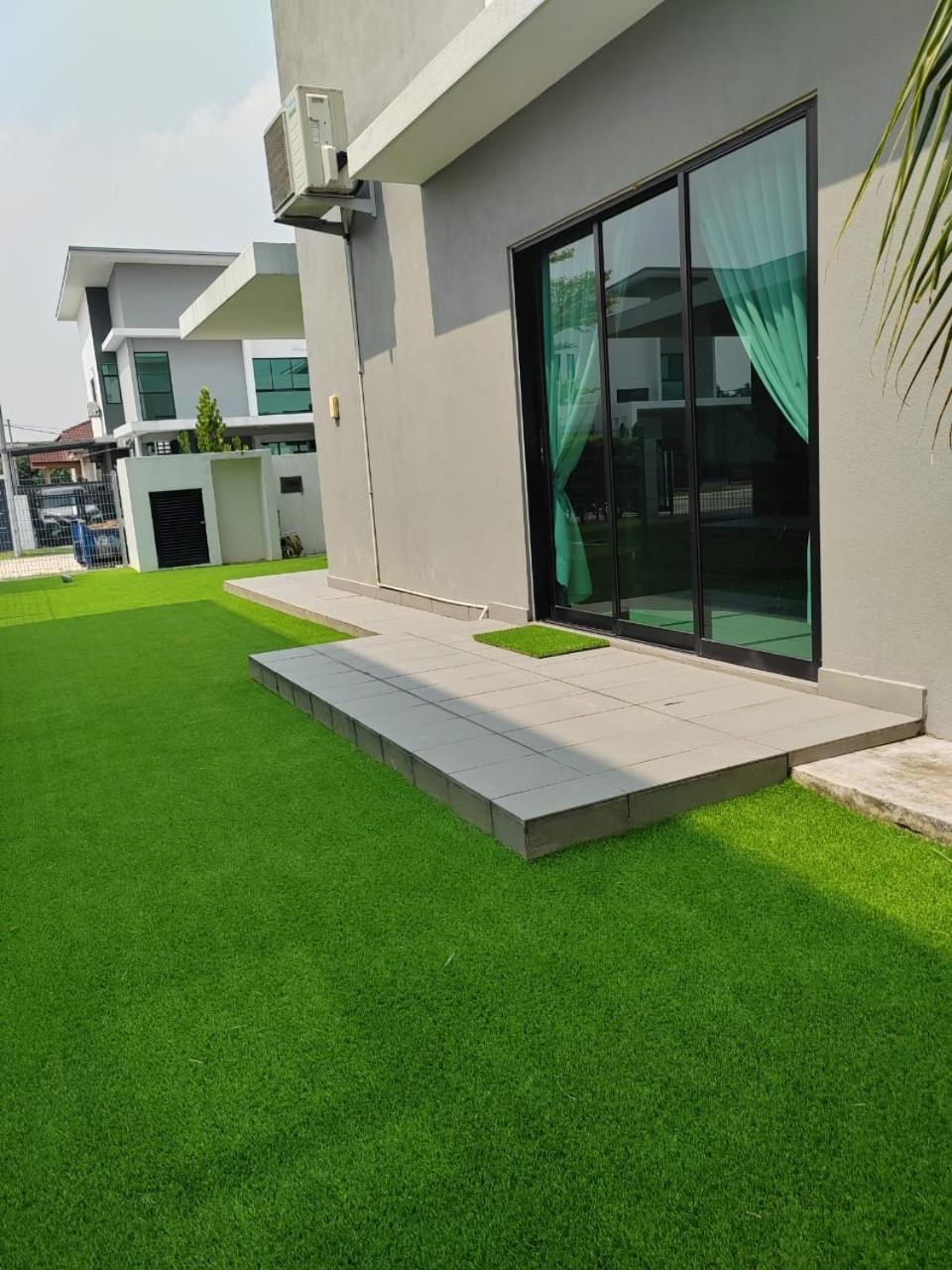 Five Bedrooms Residential With Free Wifi Holiday home Sepang